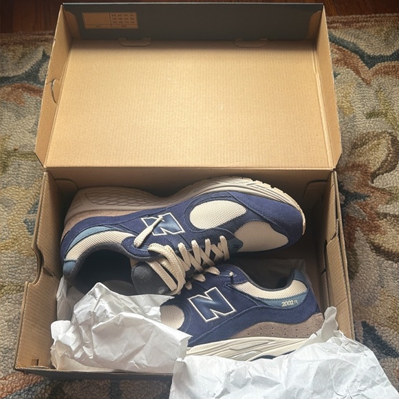 New Balance 2002R Running Sneakers Navy Cream - Picture 5 of 5